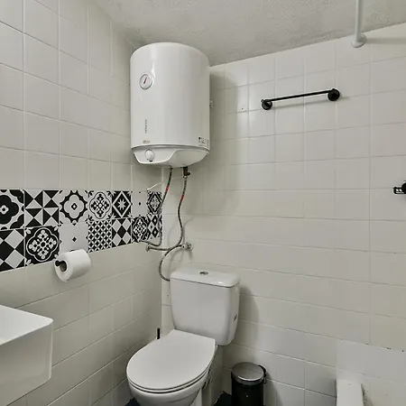 Апартамент Cozy Nest Charming Loft In The Heart Of Варна