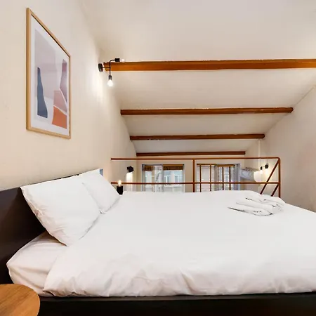 Cozy Nest Charming Loft In The Heart Of Апартамент