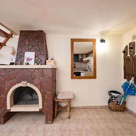 Апартамент Cozy Nest Charming Loft In The Heart Of