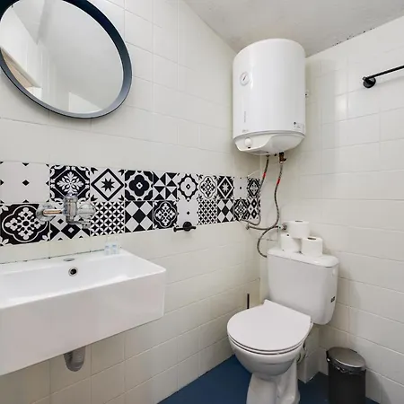 Cozy Nest Charming Loft In The Heart Of Apartmán Varna