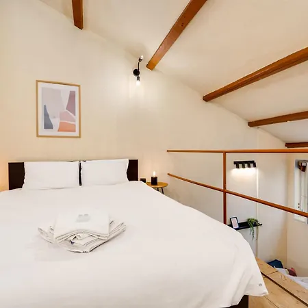 Cozy Nest Charming Loft In The Heart Of Апартамент Варна