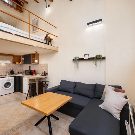 Апартамент Cozy Nest Charming Loft In The Heart Of Варна